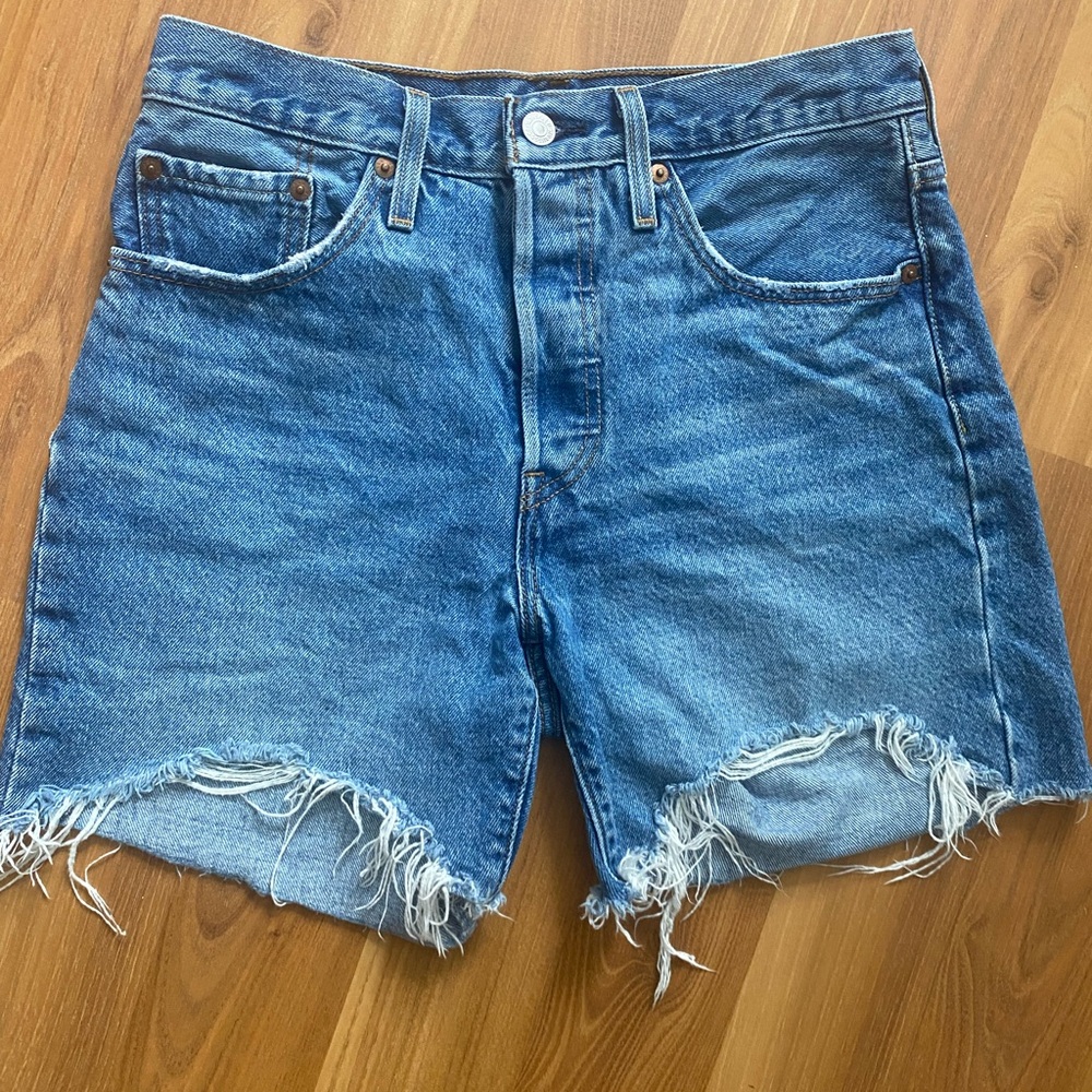 LEVI’S 501 long distressed denim shorts size 27